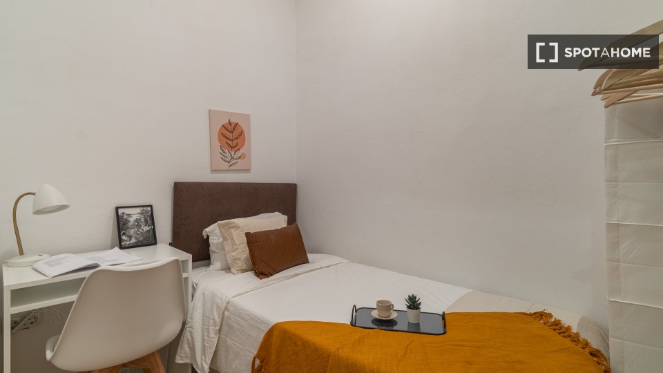 Double room Barcelona, 7 beds, 121m² — photo 5