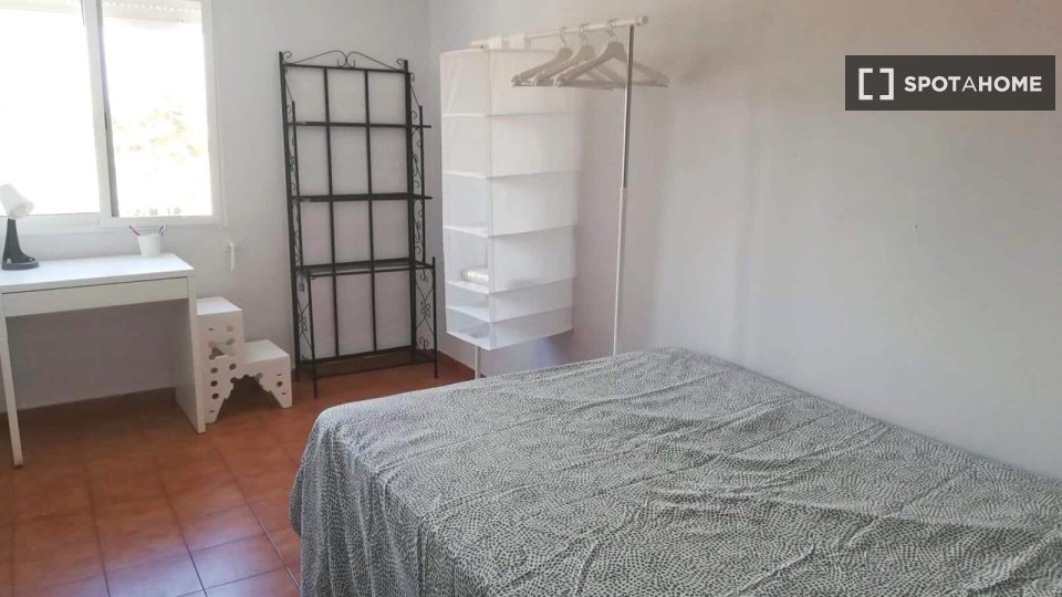 Double room Valencia, 3 beds — photo 11