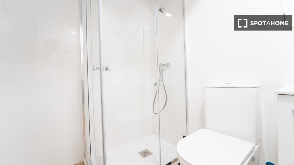 Double room Madrid, 5 beds — photo 1