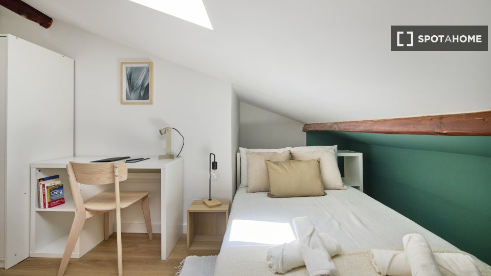 Double room Lisbon, 9 beds — photo 13