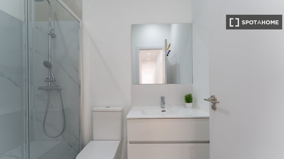 Double room Madrid, 6 beds — photo 5