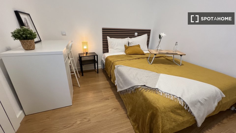 Double room Madrid, 3 beds, 50m² — photo 21