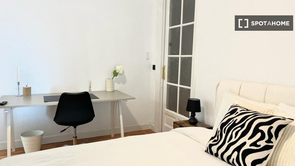 Double room Madrid, 7 beds — photo 77