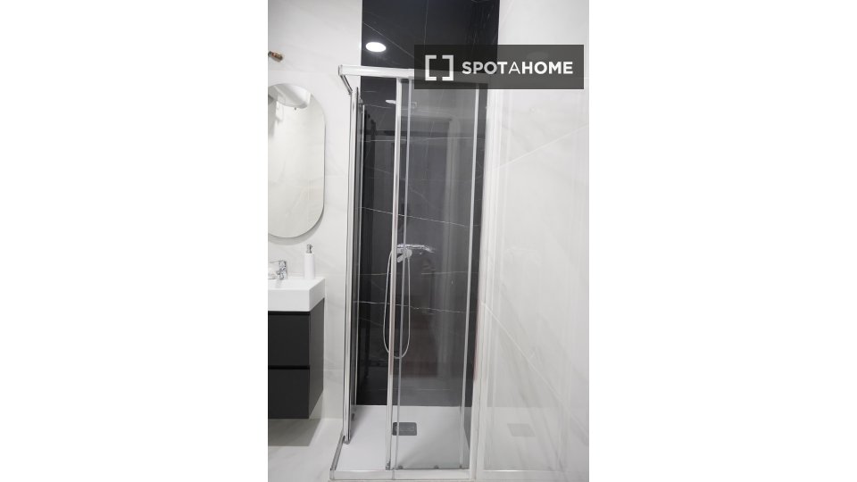 Double room Madrid, 6 beds — photo 1