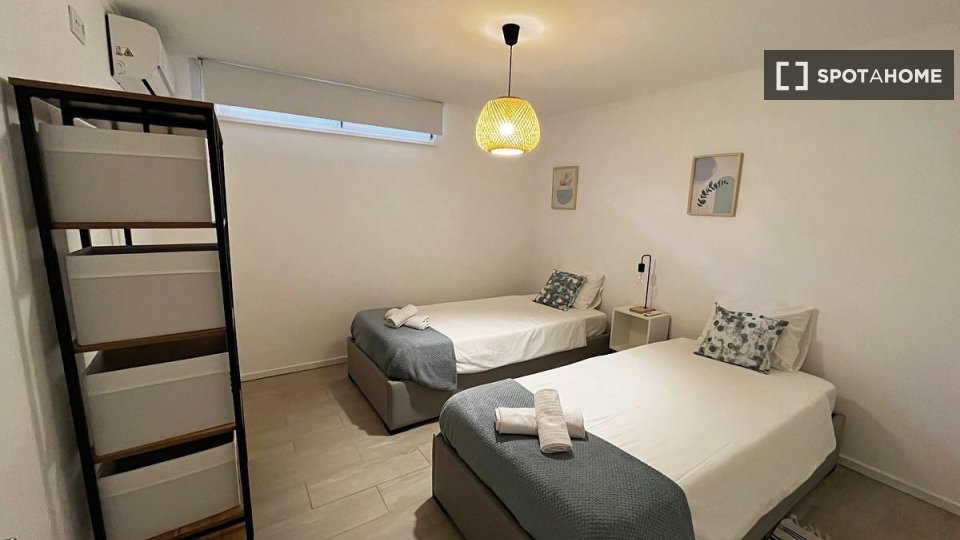 Double room Porto, 3 beds, 85m² — photo 30