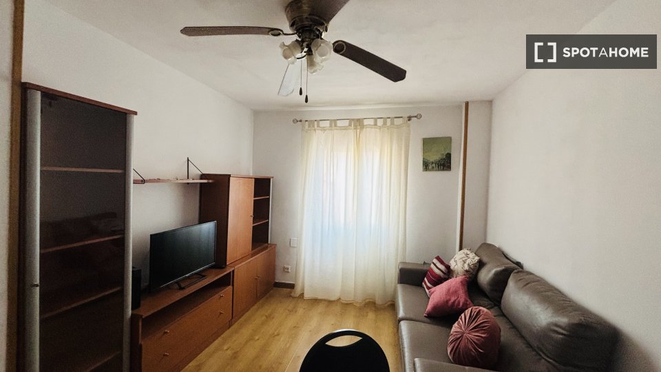 Double room Alcala_De_Henares, 3 beds — photo 49