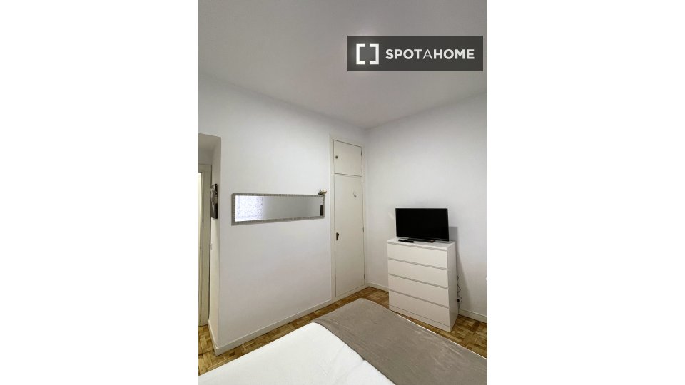 Double room Madrid, 4 beds, 100m² — photo 6