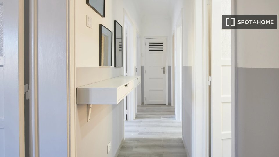 Double room Lisbon, 4 beds — photo 19
