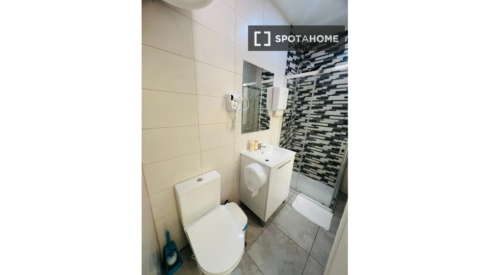 Double room Lisbon, 6 beds — photo 15