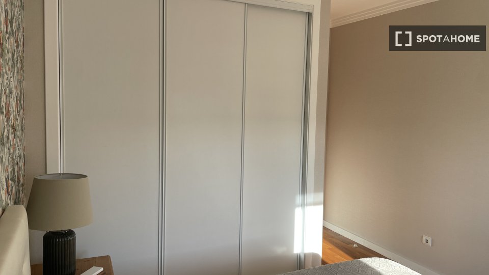 Double room Lisbon, 2 beds — photo 11