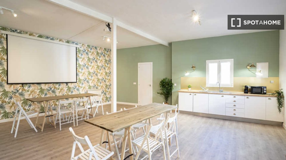 Double room Madrid, 17 beds, 560m² — photo 49