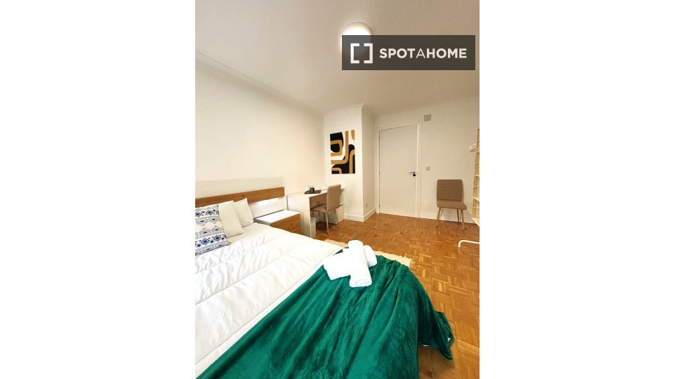 Double room Madrid, 7 beds, 160m² — photo 21
