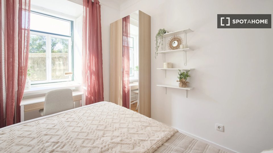 Double room Lisbon, 5 beds — photo 14