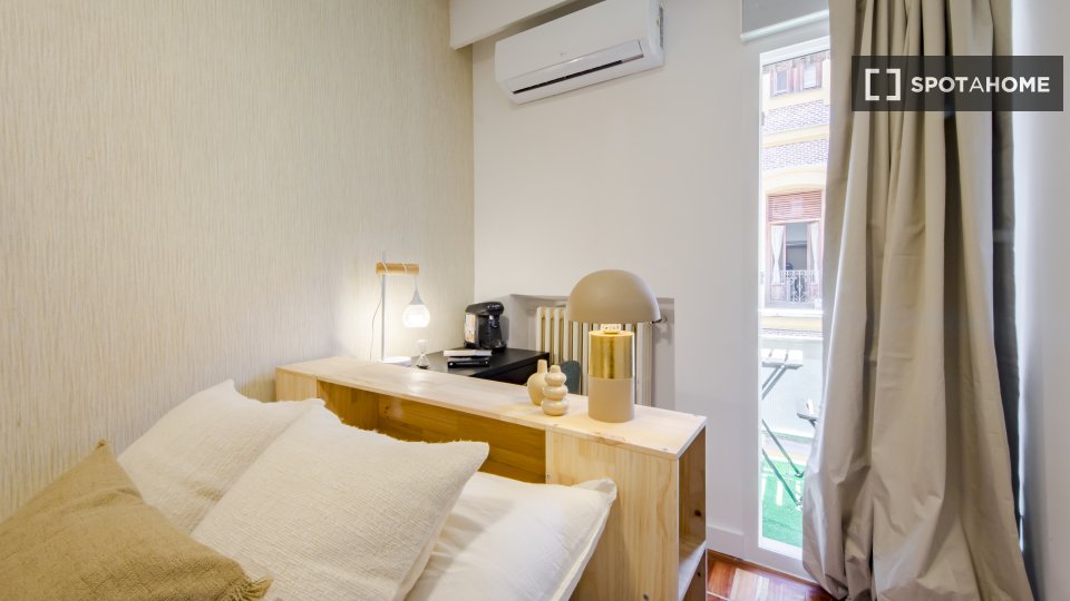 Double room Madrid, 6 beds, 117m² — photo 10