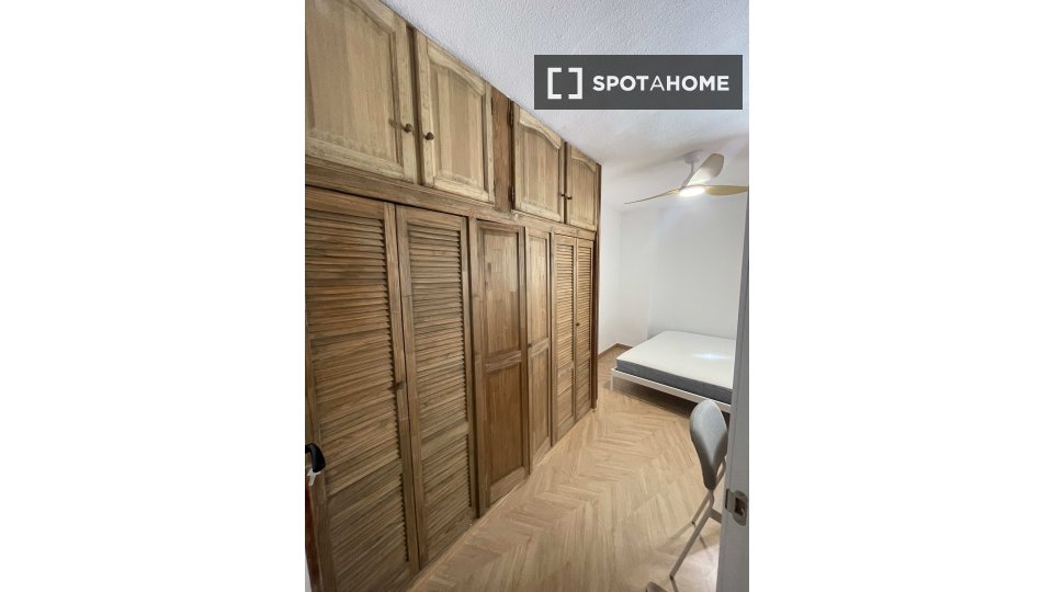 Double room Granada, 4 beds — photo 8