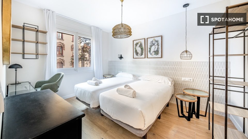 Apartment Barcelona, 4 beds, 95m² — photo 30