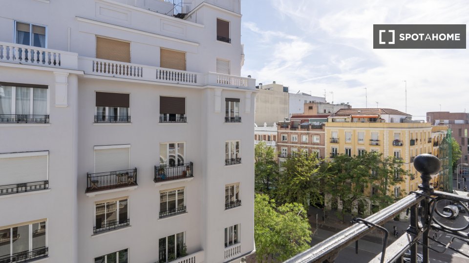 Double room Madrid, 5 beds — photo 13