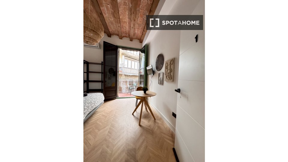 Double room Barcelona, 5 beds — photo 1