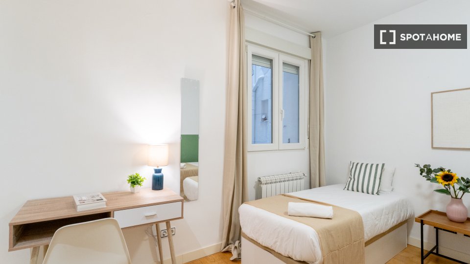Double room Madrid, 4 beds — photo 16
