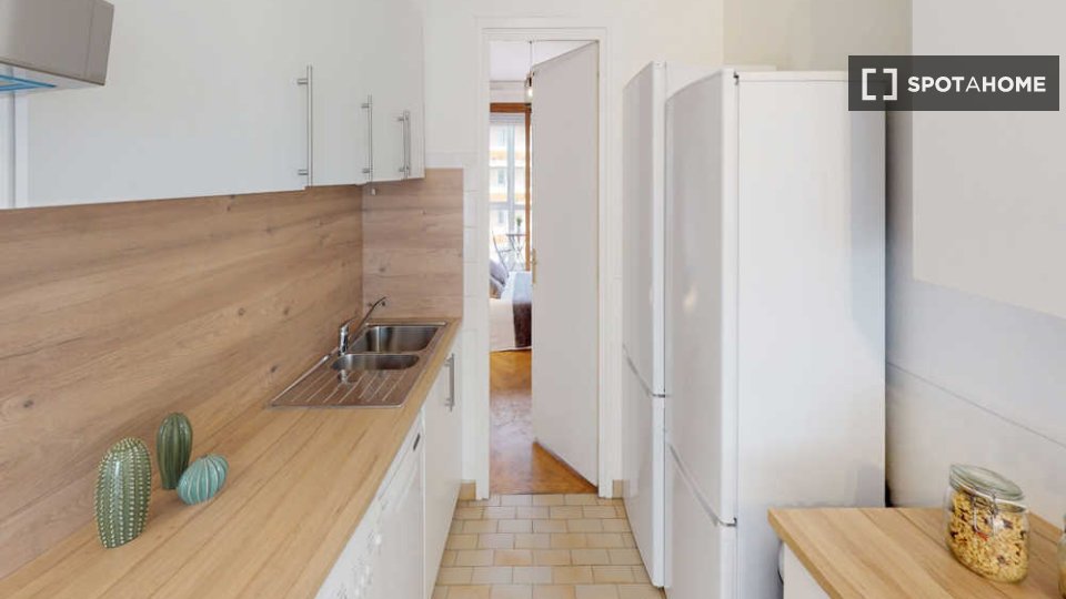 Double room Lyon, 5 beds, 110m² — photo 4