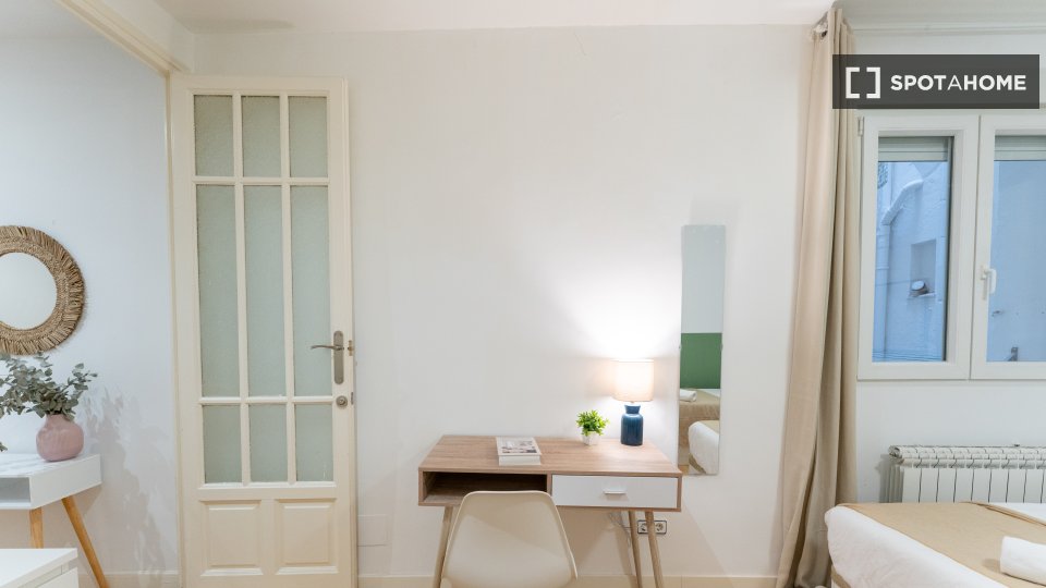Double room Madrid, 4 beds — photo 10