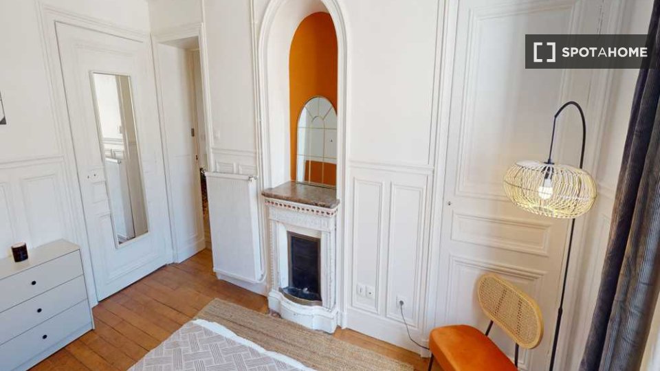 Double room Paris, 3 beds, 80m² — photo 8