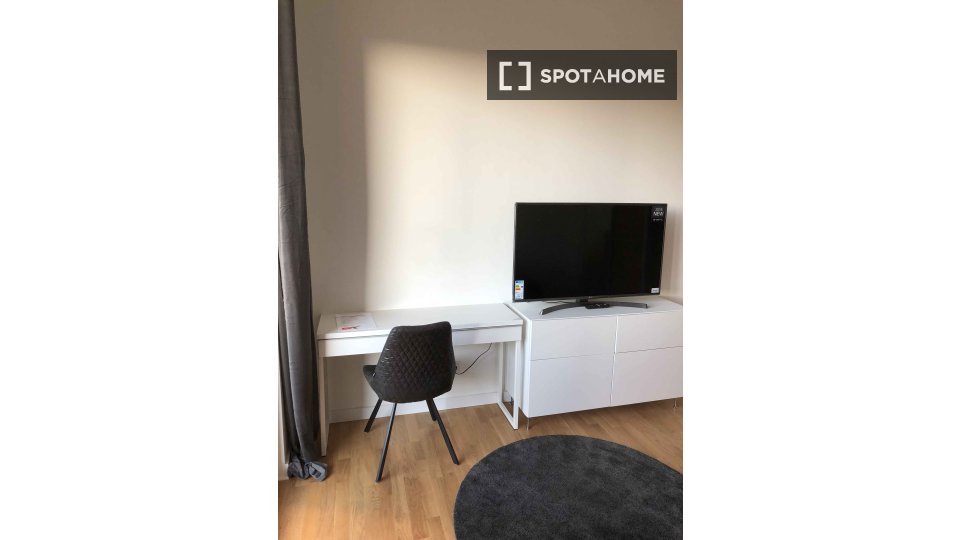 Double room Berlin, 4 beds, 116m² — photo 17