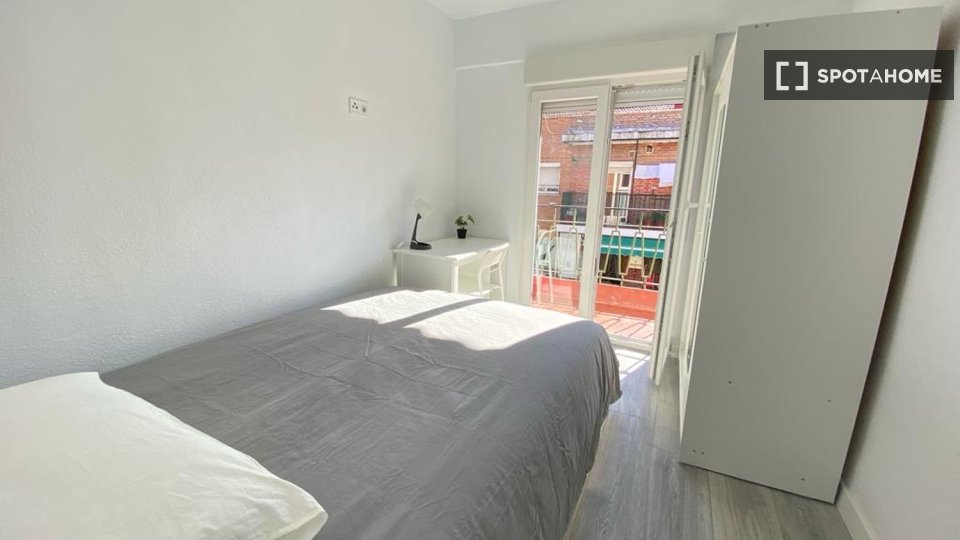 Double room Madrid, 4 beds — photo 16