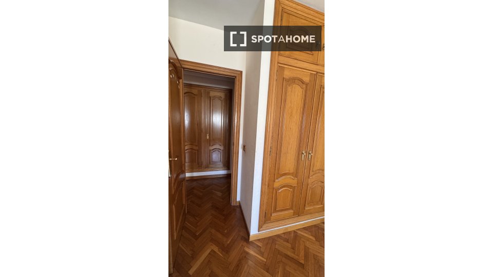 Double room Valencia, 5 beds, 240m² — photo 5