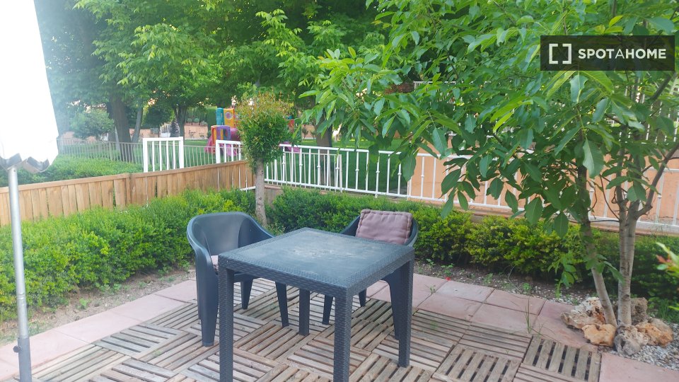 Double room Granada, 2 beds, 34m² — photo 5