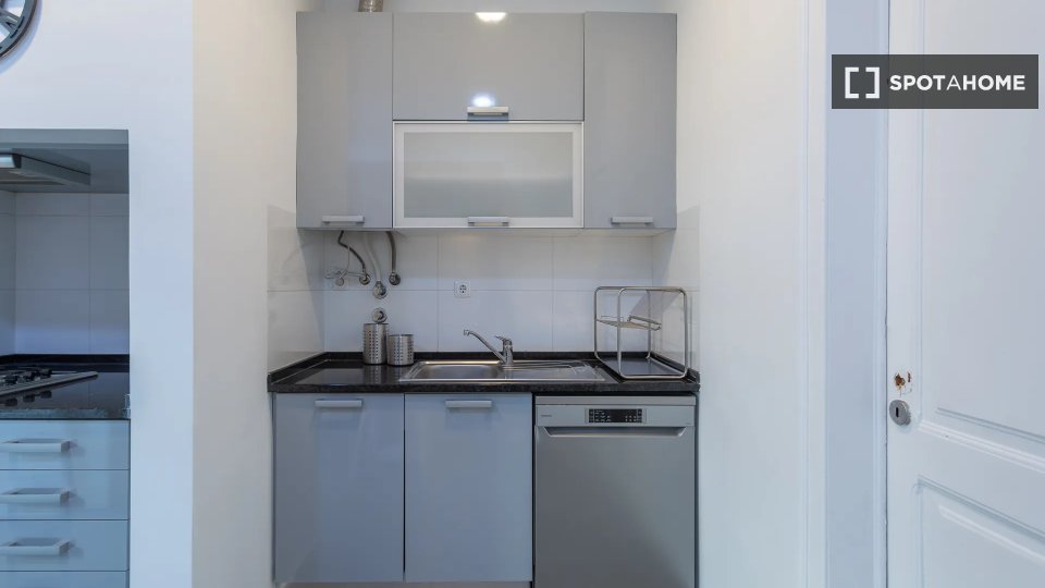 Double room Lisbon, 6 beds — photo 17