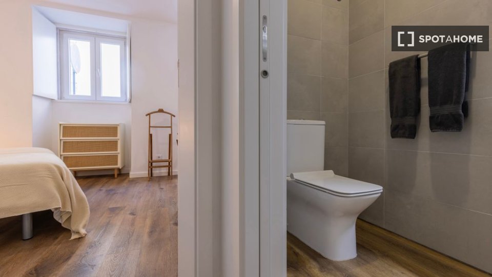 Apartment Lisbon, 2 beds — photo 9