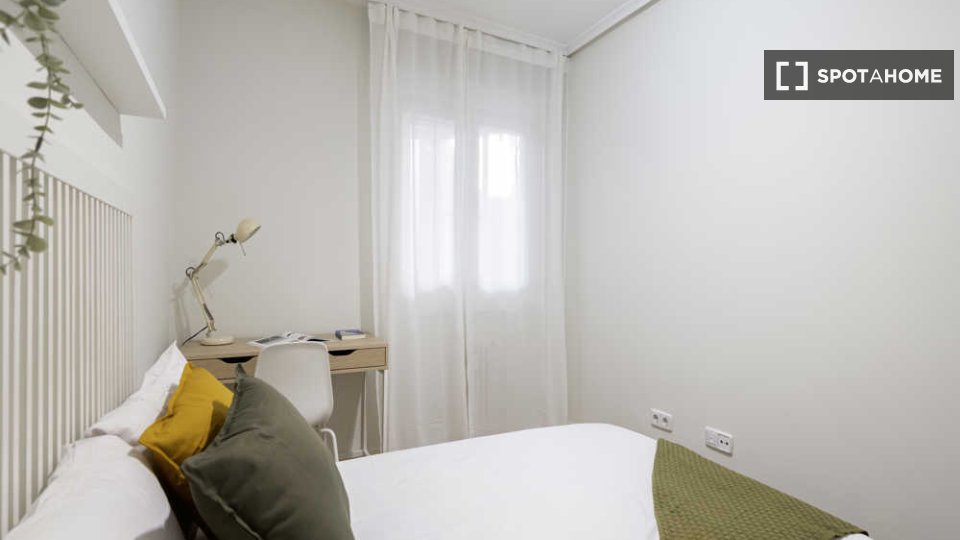 Double room Madrid, 5 beds — photo 27