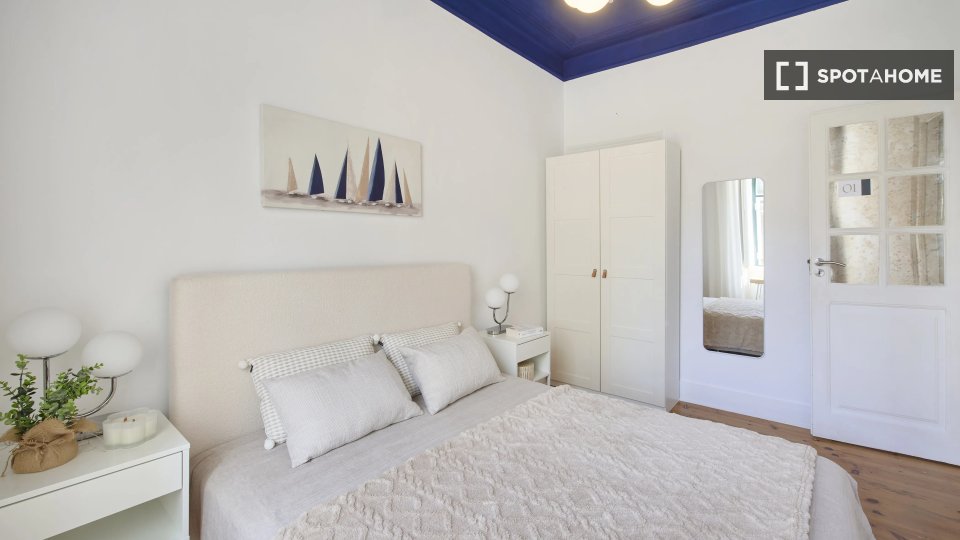 Double room Lisbon, 5 beds — photo 12