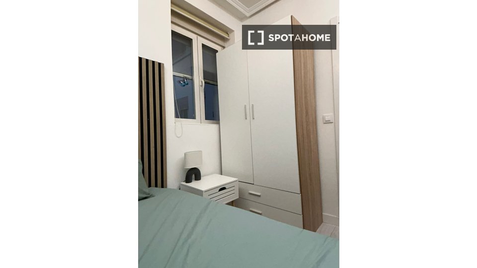 Double room Madrid, 5 beds — photo 7