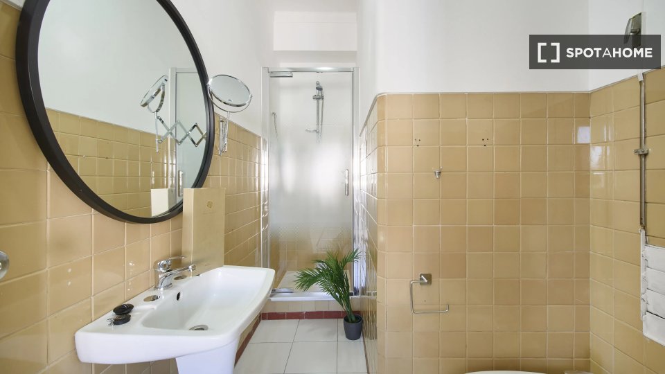 Double room Lisbon, 7 beds — photo 16