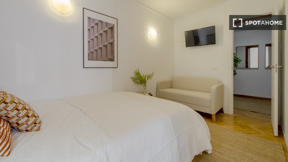 Double room Madrid, 6 beds, 150m² — photo 17