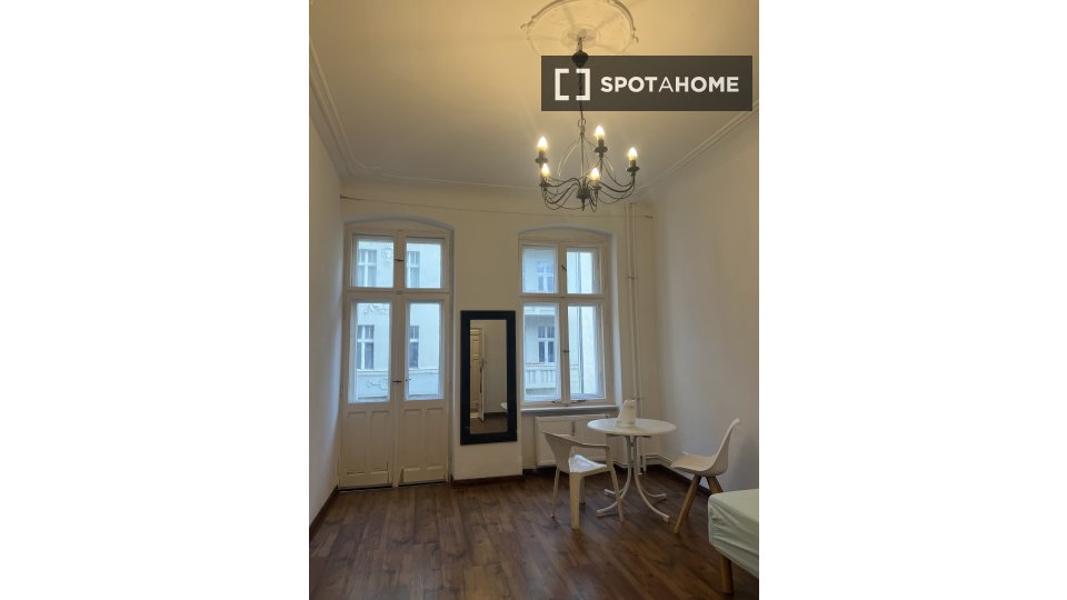 Double room Berlin, 3 beds, 20m² — photo 1