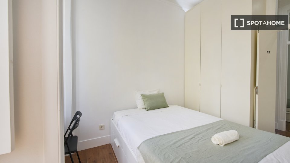 Double room Lisbon, 9 beds — photo 4