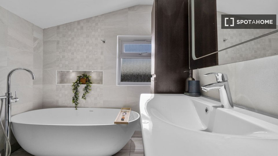 Apartment London, 3 beds, 84m² — photo 1