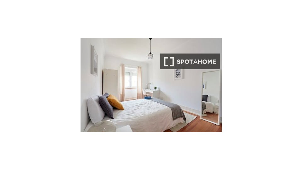 Double room Lisbon, 5 beds — photo 9