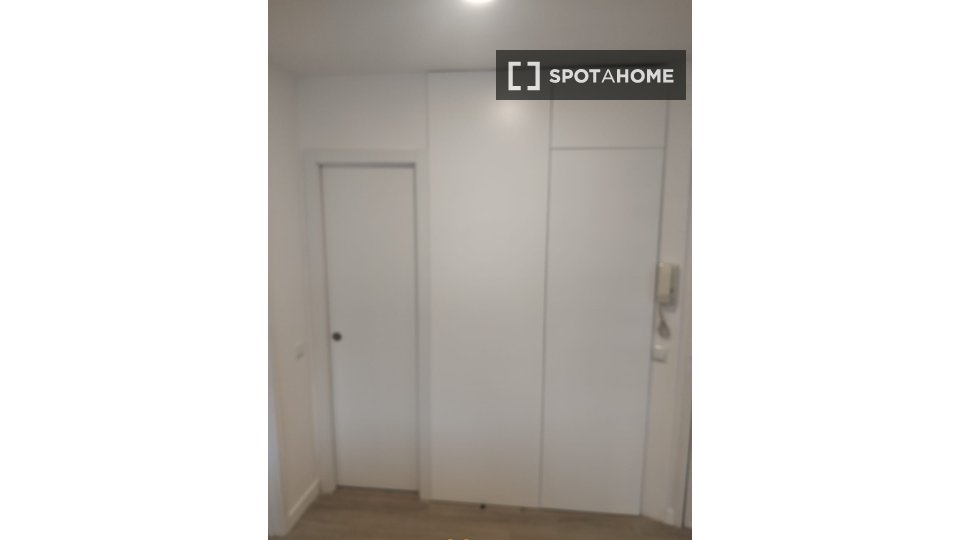 Double room Lisbon, 2 beds — photo 9