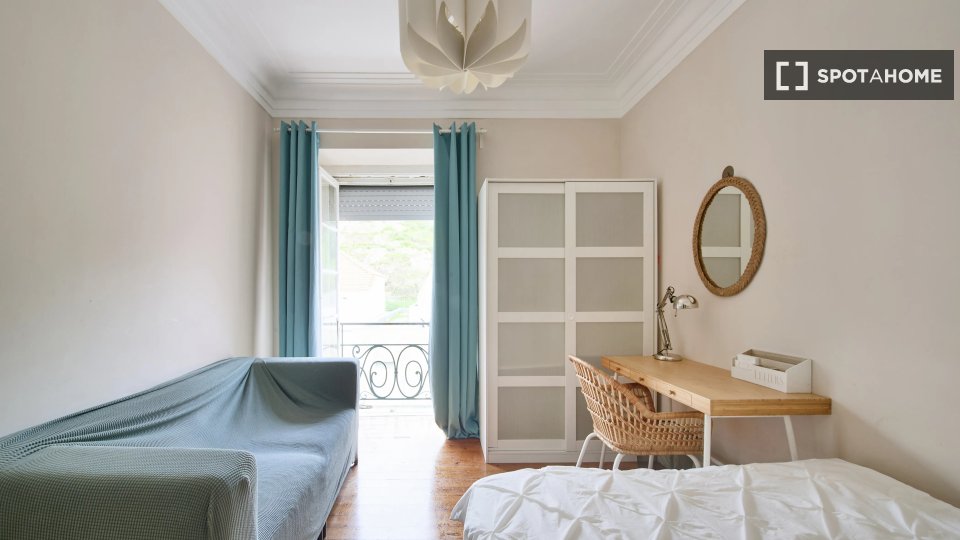 Double room Lisbon, 4 beds — photo 12