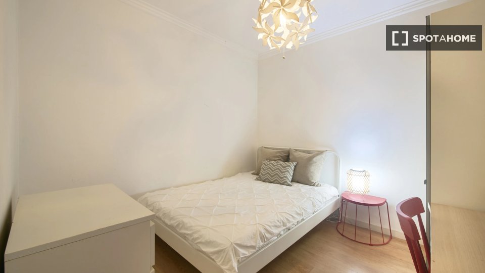 Double room Lisbon, 4 beds — photo 11