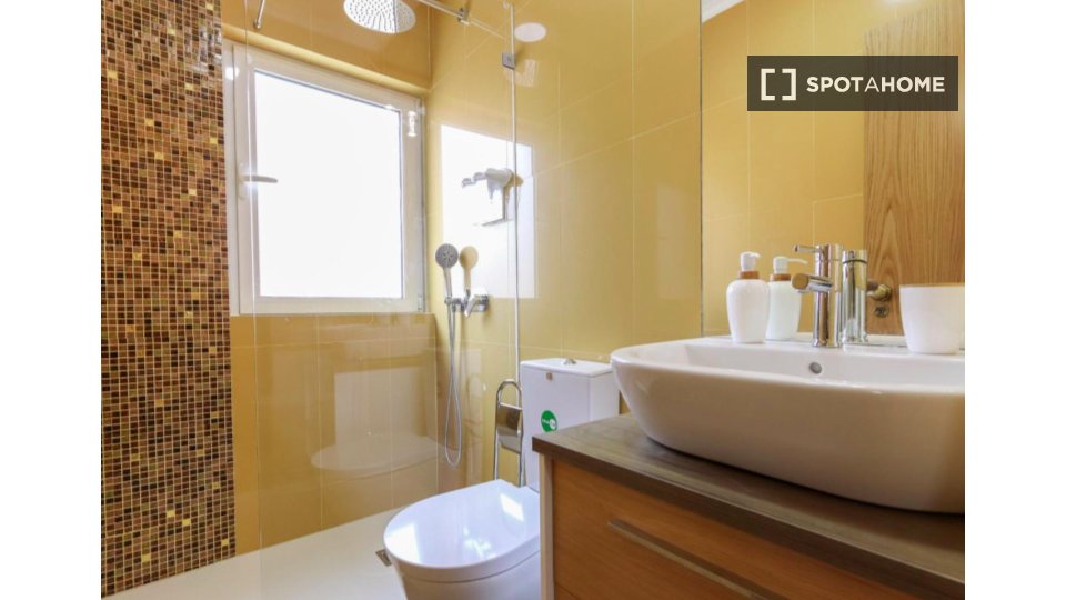 Double room Lisbon, 2 beds — photo 5