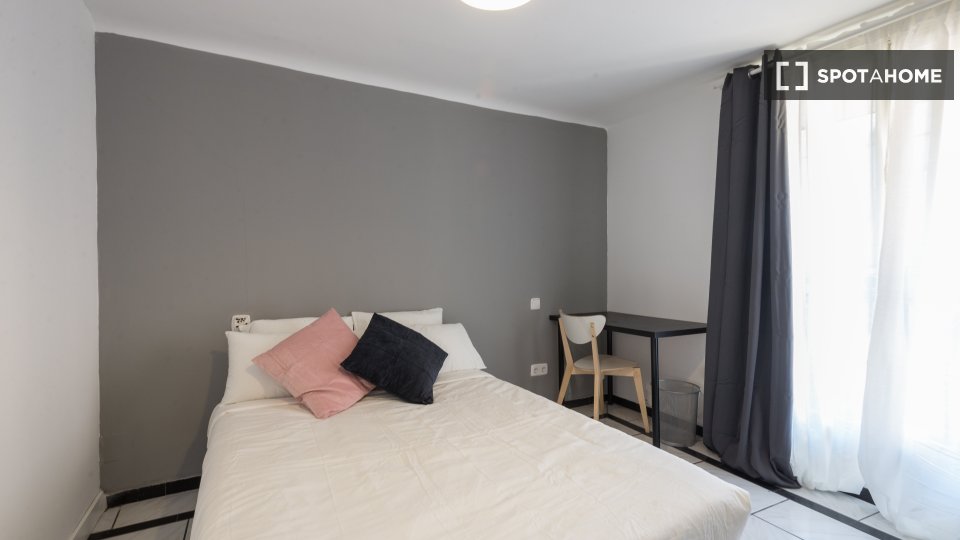 Double room Madrid, 11 beds, 220m² — photo 2