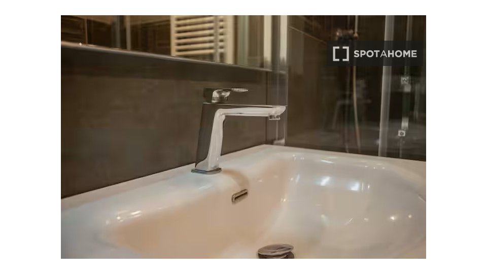 Apartment Milan, 1 bed, 53m² — photo 2