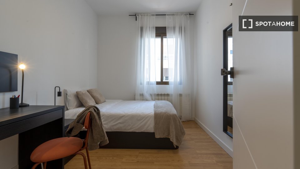 Double room Madrid, 5 beds — photo 12