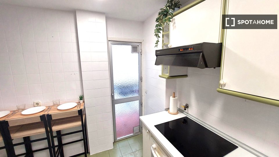 Double room Madrid, 4 beds, 100m² — photo 5