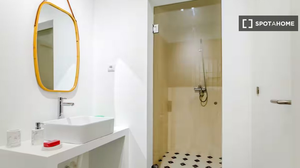 Apartment Lisbon, 2 beds — photo 17